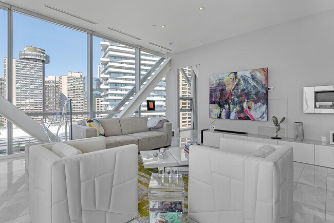 39 Queens Quay E