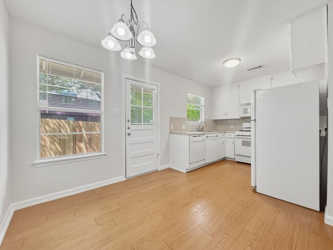 Photo - 3402 S Oak Dr Unit B