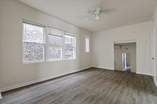 Photo - 4450 S Wood St Unidad 2