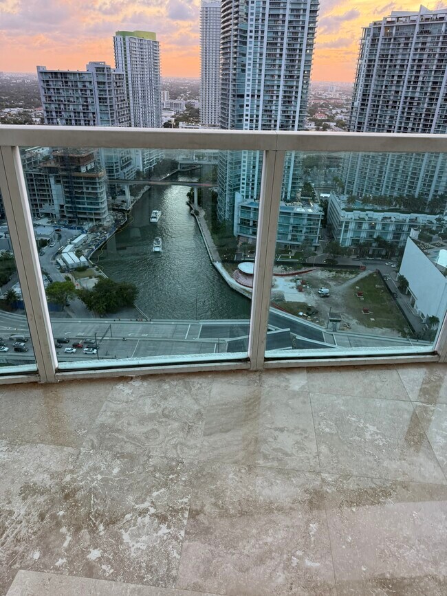 Photo - 31 SE 5th St Unidad 3819