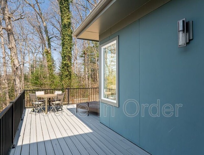 Photo - 27 Mauricet Ln