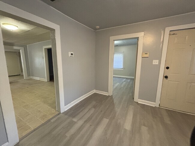 Photo - 1614 Reeves St