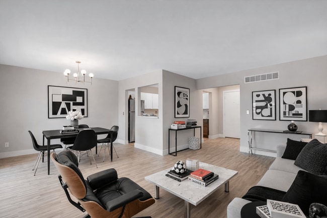 Photo - Rochester Club Apartments