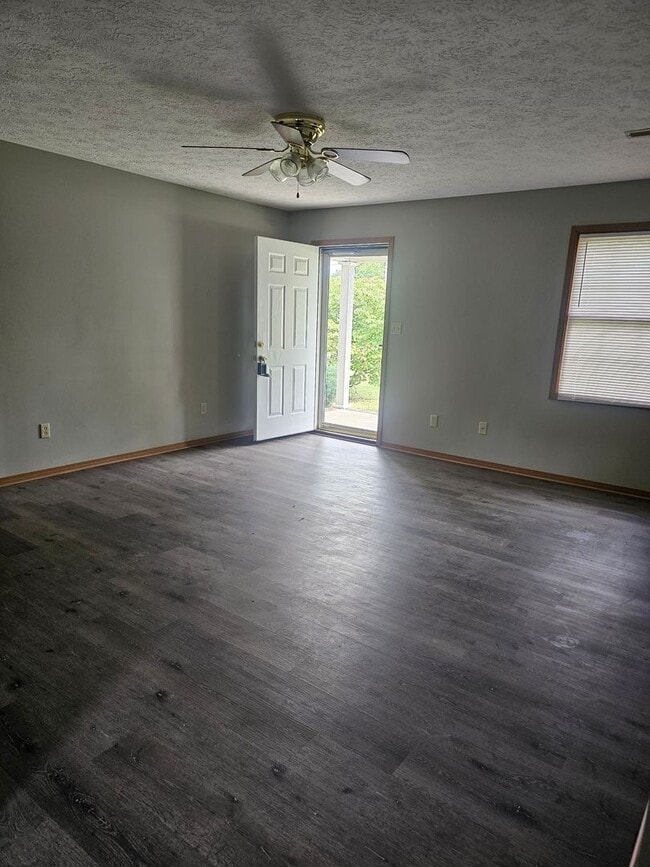 Photo - Adorable home ready for you!