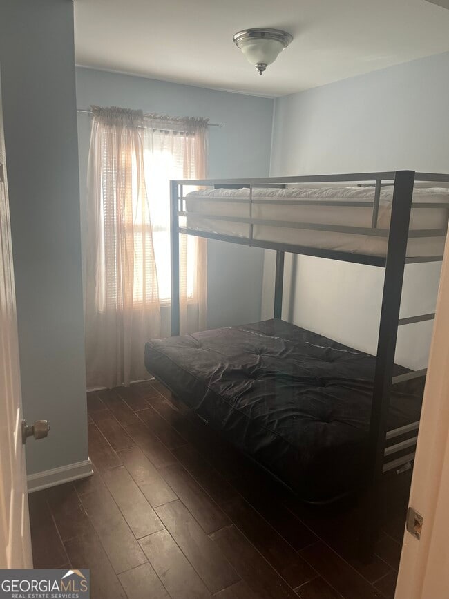 Photo - 2894 Randall St