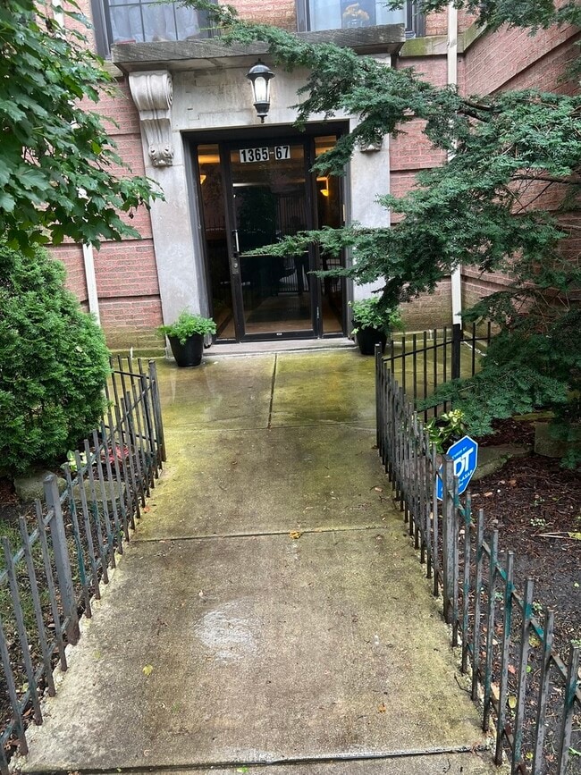 Building Photo - 1367 E 64th St Unit 2 Rental