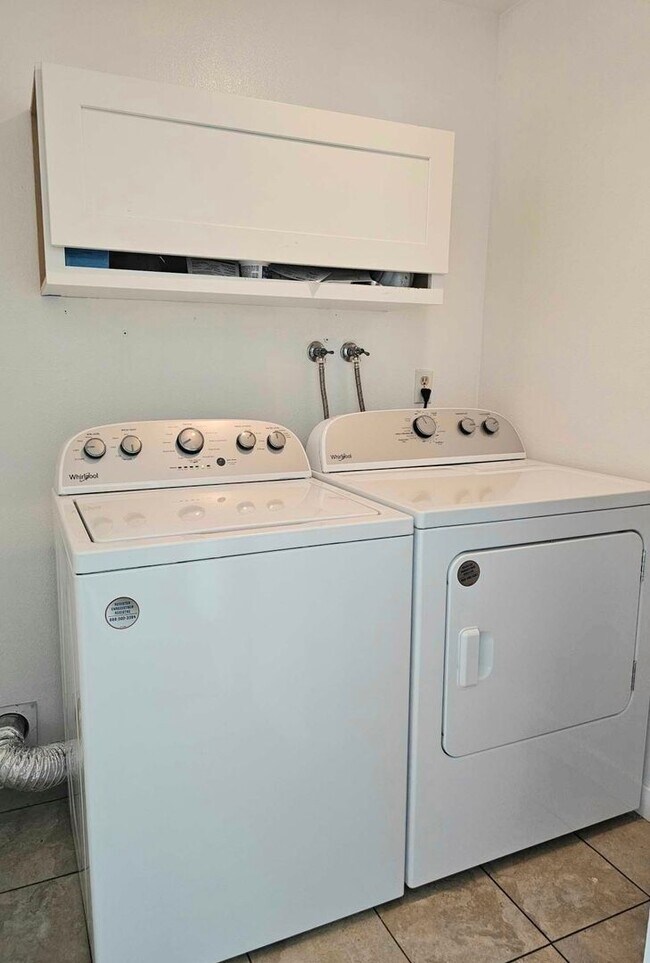 Photo - 1349 Whitney Ave Unit B