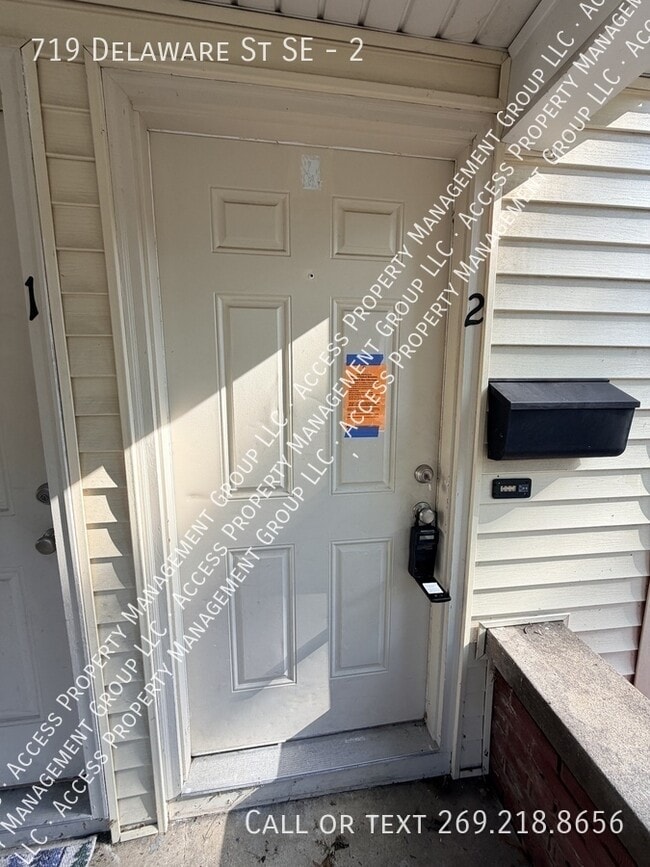 719 Delaware St SE Unit 2