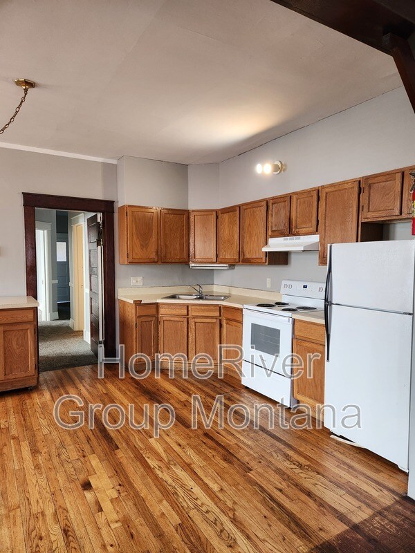 Photo - 538 S 3rd St W