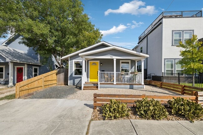 Photo - DARLING 2-BEDROOM MAHNCKE PARK COTTAGE