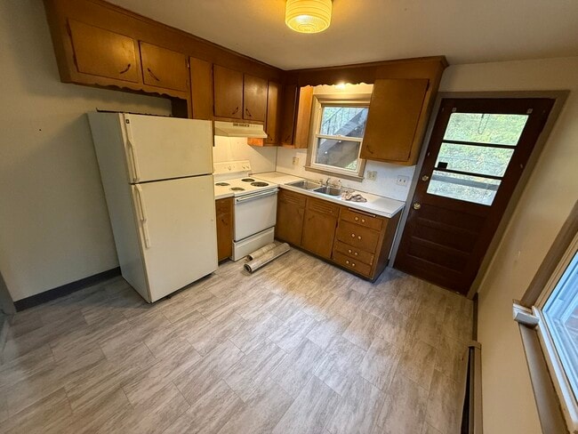 Building Photo - 372 Park St Unit 6