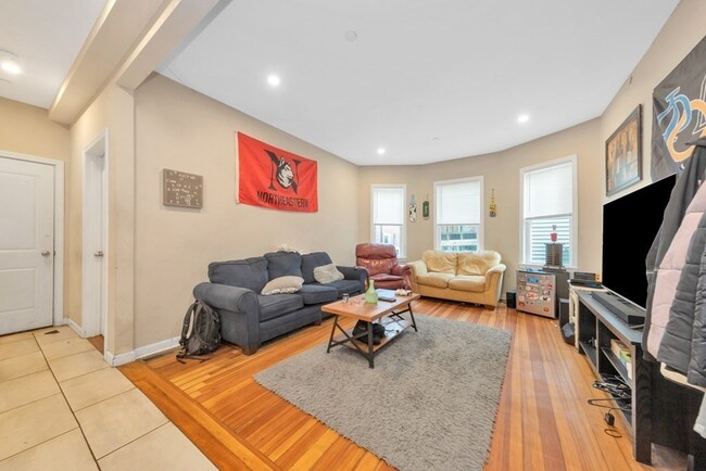 Building Photo - 228 Calumet St Unit 3