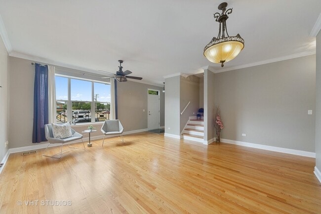 Photo - 2042 W Warren Blvd