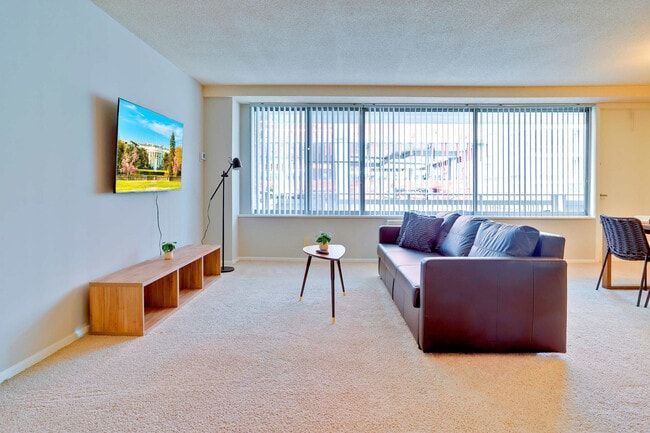 Photo - 2111 Richmond Hwy Unidad FL2-ID1022370P