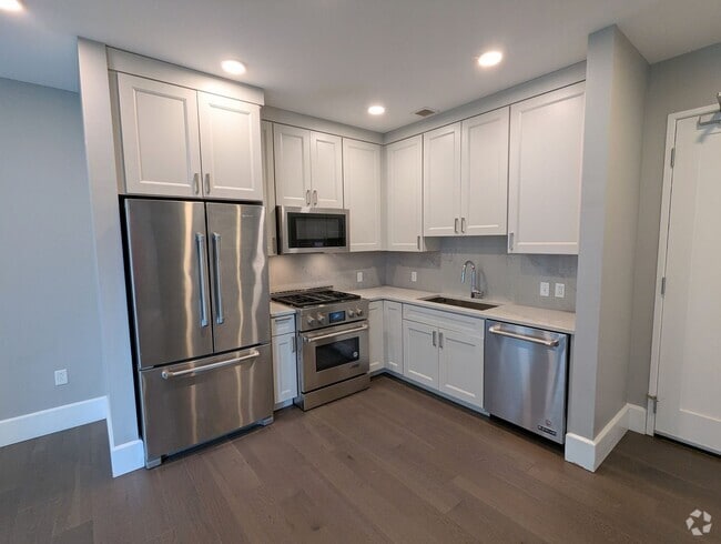 Building Photo - Stunning Downtown 1 Bedroom Condo at The L...