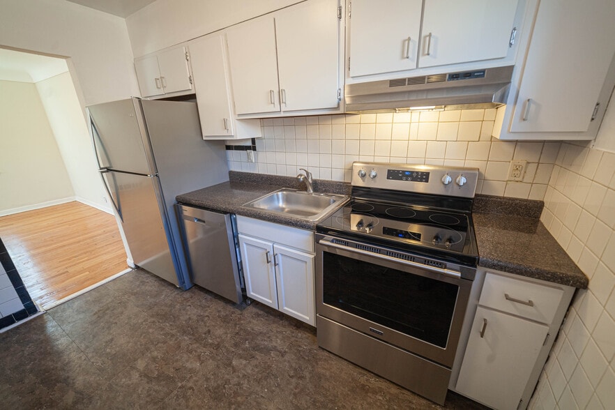 7270 Dartmouth Ave