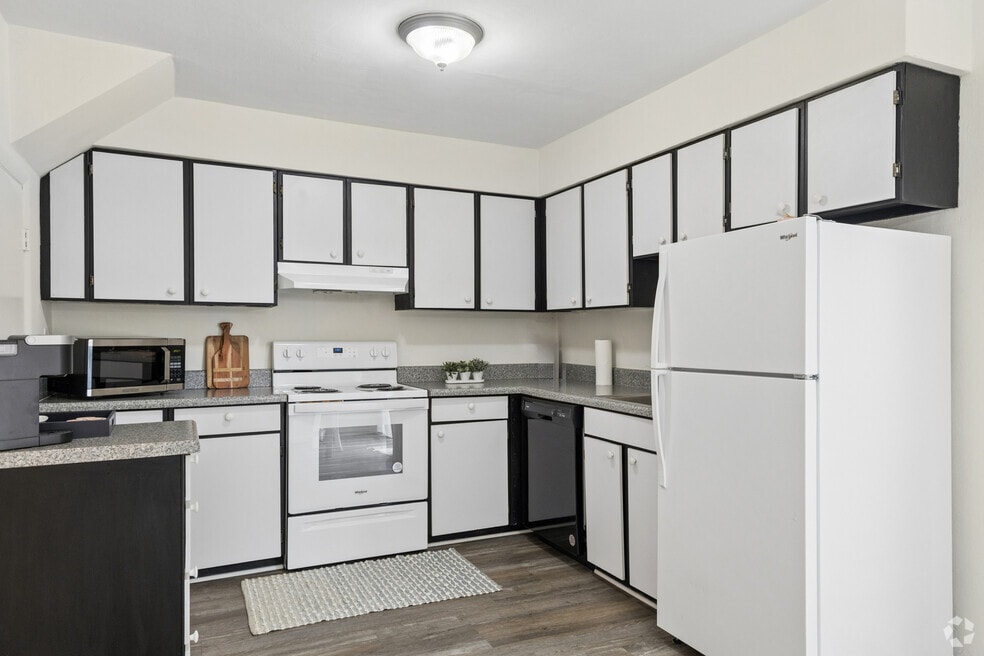 3BR, 1.5BA - 1,100SF - Kitchen
