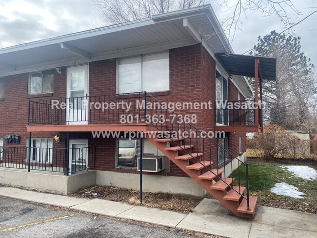 Building Photo - Come see This Charming 2 Bed 1.5 Bathroom Fourplex in Murray UT!!