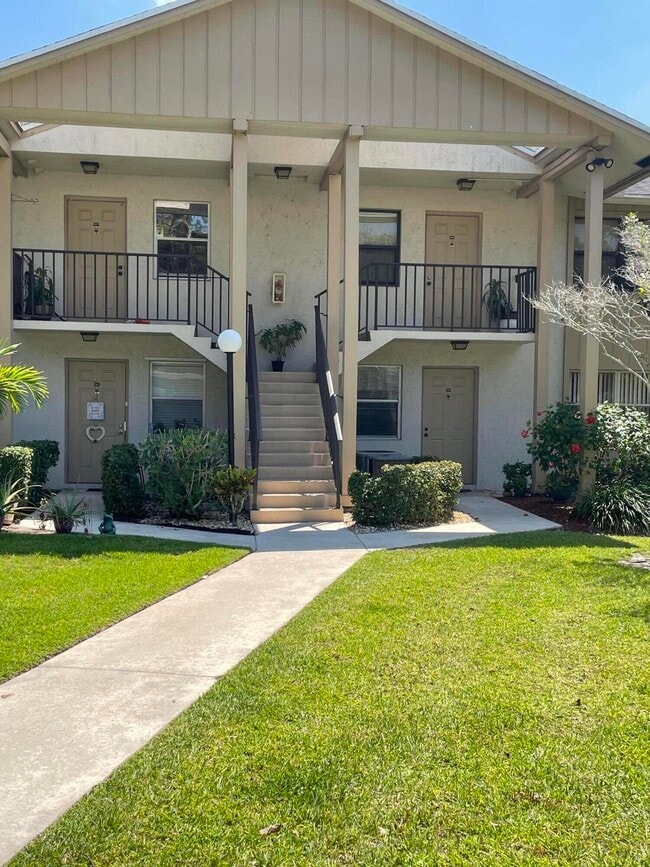 Building Photo - 3031 SE Aster Ln Unit 608