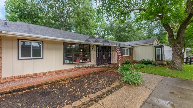 Photo - 3520 Algonquin Dr