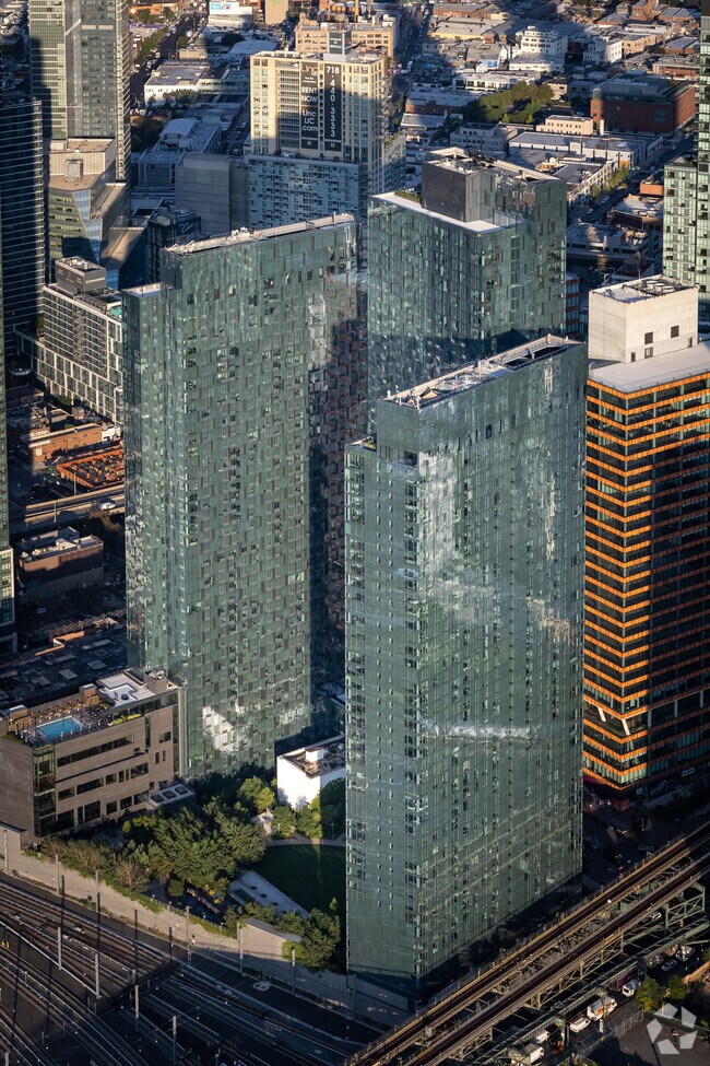 Photo - 2 Jackson Park