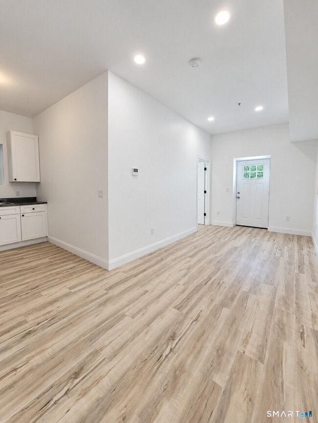 170 Pearl St Unidad A