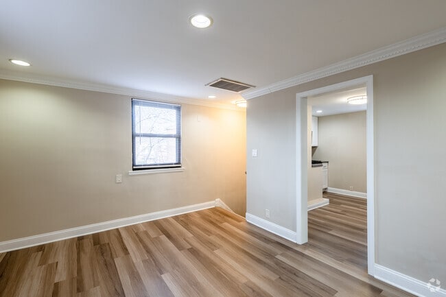 2BR 1BA - 664SF