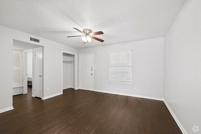 2BR, 1BA - 767SF - Living Room