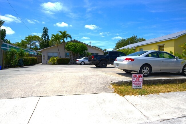 Photo - 625 N M St Unit 1