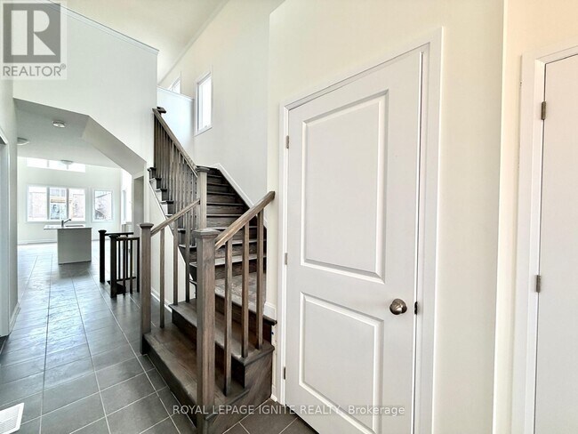 Photo - 21 Royal Oak Cres
