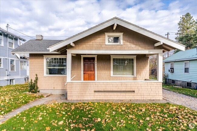 Building Photo - South Hill Charmer 3 bed, 1 bath available... Rental