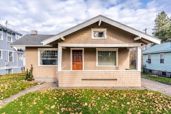 Building Photo - South Hill Charmer 3 bed, 1 bath available... Rental