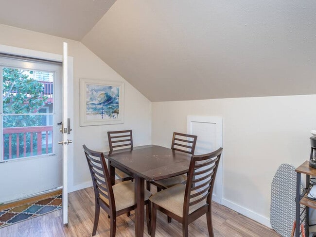 Photo - 1427 E Hays St Unidad ID1324056P