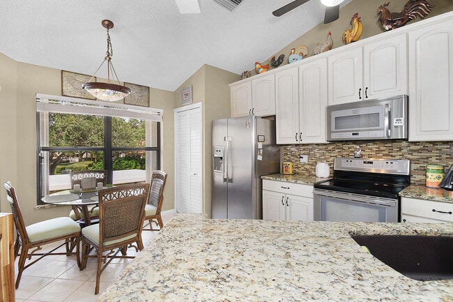 Photo - 6040 SE Martinique Dr