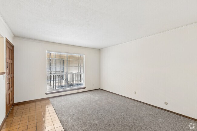 1BR, 1BA - 760SF - Living Room
