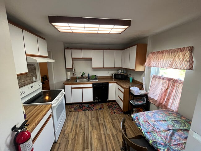 Building Photo - 305 W Clayton Ave Rental