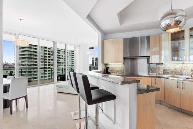 100 South Pointe Dr Unit 1001