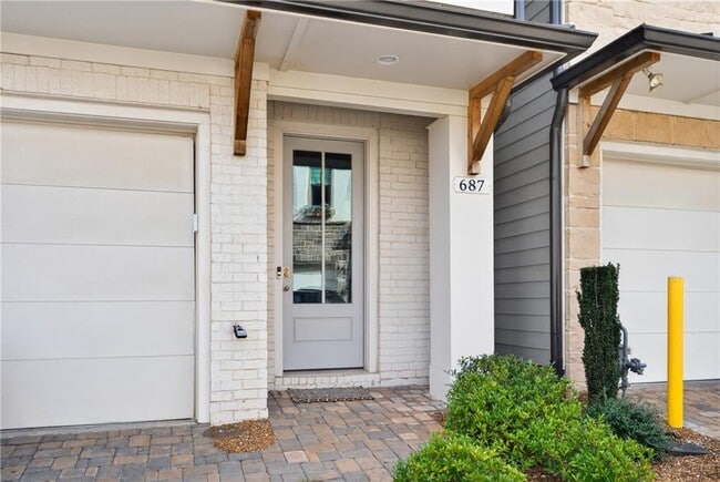 Photo - 687 Stickley Oak Way