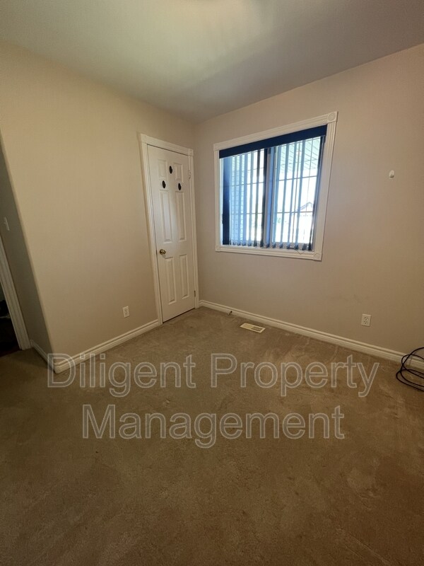 Photo - 157 Milroy Dr