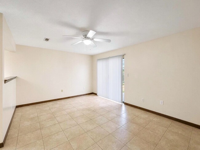 Photo - "Coastal Comfort: Spacious 2-Bed Townhouse in Fort Walton Beach!" Unit E