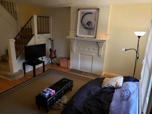 Photo - 5646 Woodmont St