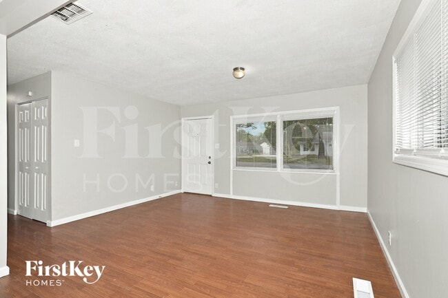 4801 Leone Dr