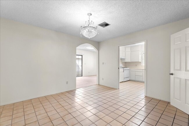 Photo - Charming Alhambra Traditional with Bonus R...