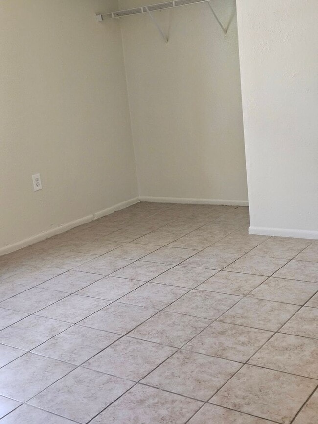 Photo - 3/2 DUPLEX