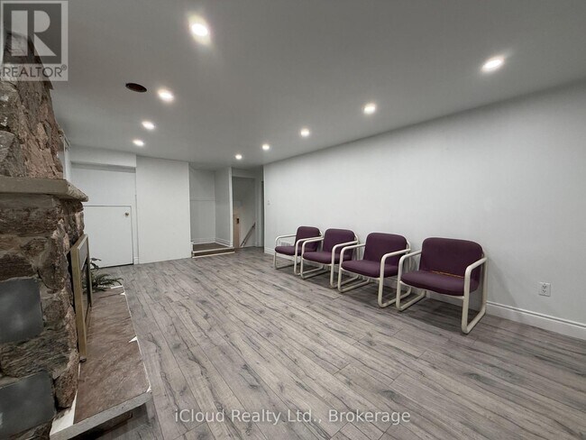 Photo - 41 Manitou Crescent