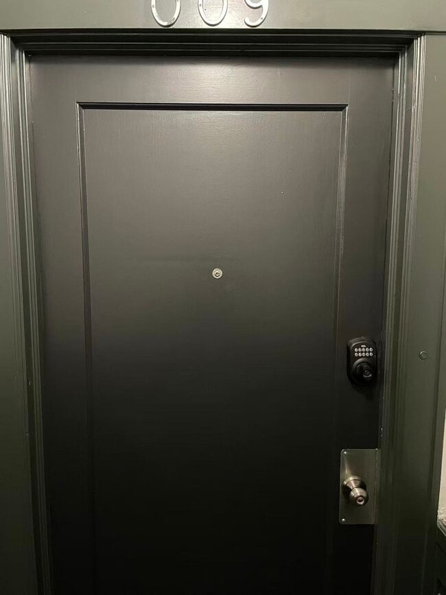 Photo - Nice studio near Space Needle in downtown Seattle for rent! Unit 9