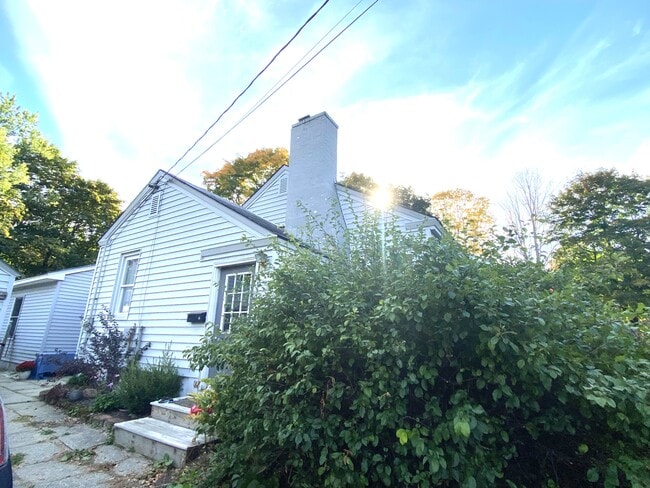 16 Maple St