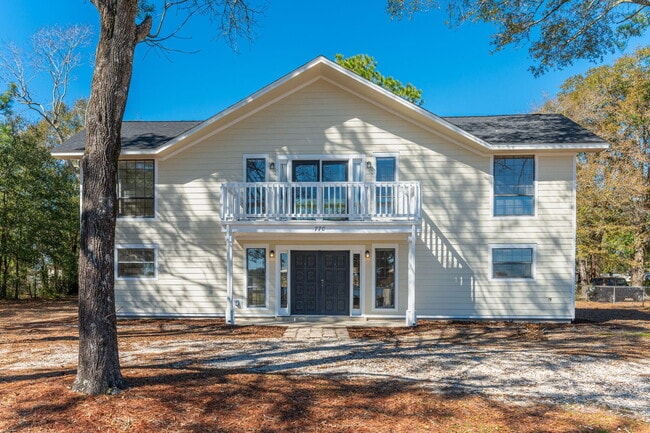 Photo - 770 Lakeview Dr