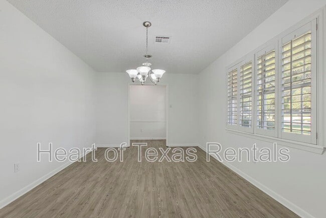 Photo - 465 Cranbrook Dr