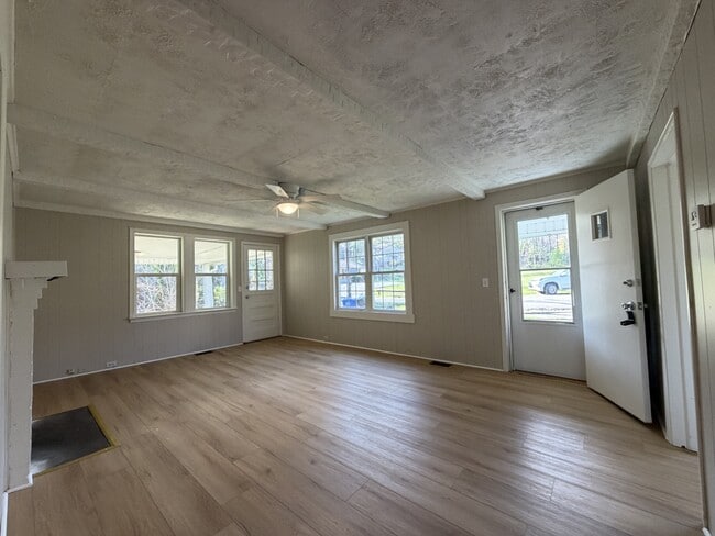 Photo - 607 C St